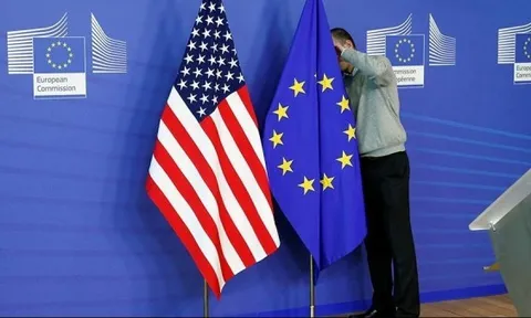 Quan hệ kinh tế Mỹ-EU: Khi khẩu súng bazooka đã sẵn sàng 'lên nòng'