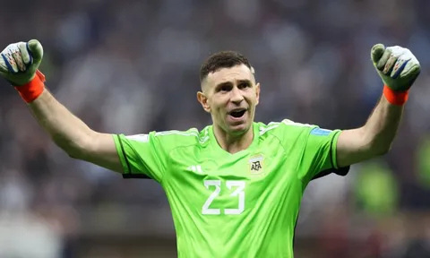 Bến đỗ bất ngờ cho Emiliano Martinez