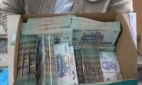 Bắt 2 đối tượng trộm 2 gói hàng chứa 7,85 tỷ đồng tiền mặt trên xe khách