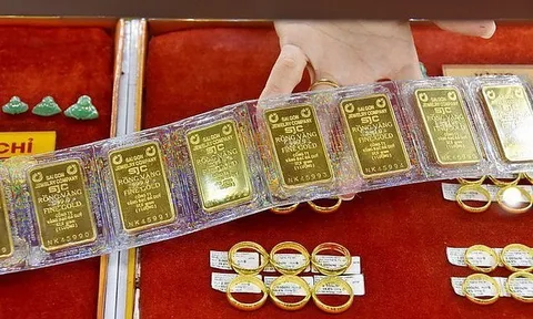 Vàng đã vượt mốc 170 triệu đồng/lượng: Người đàn ông Hà Nội mua 2 cây vàng với giá 300 triệu, sau đó phải vội báo công an