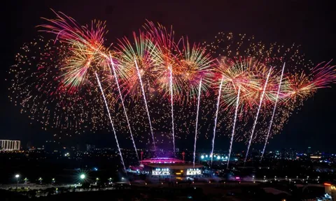 Chùm ảnh: Tổng duyệt bắn pháo hoa chào mừng Đại hội XIV của Đảng