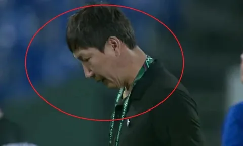 Vì sao HLV Kim Sang-sik không ăn mừng?