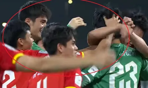 Khoảnh khắc cảm xúc của Trung Kiên dành cho Văn Bình