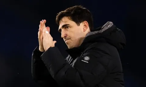 Đội bóng Ngoại hạng Anh kiếm tiền quá giỏi