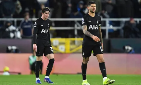 CĐV Tottenham phẫn nộ