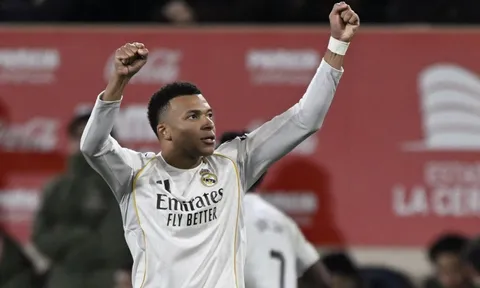 Real Madrid tạm chiếm ngôi đầu của Barcelona