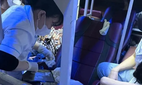 Hy hữu sản phụ mang song thai “vượt cạn” trên xe khách đường dài