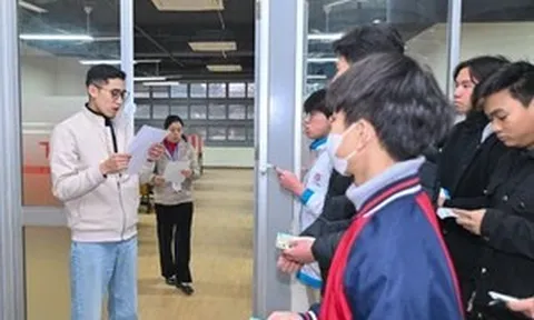 Những thí sinh đầu tiên tham dự kỳ thi đánh giá tư duy của ĐH Bách khoa Hà Nội