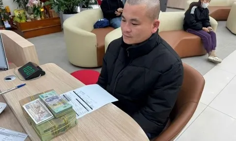 Người đàn ông Bắc Ninh phải báo công an sau khi tài khoản Techcombank nhận được hơn 365 triệu đồng kèm nội dung này