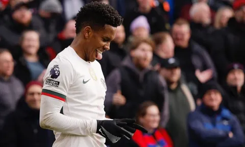 Estevao đi vào lịch sử ở tuổi 18