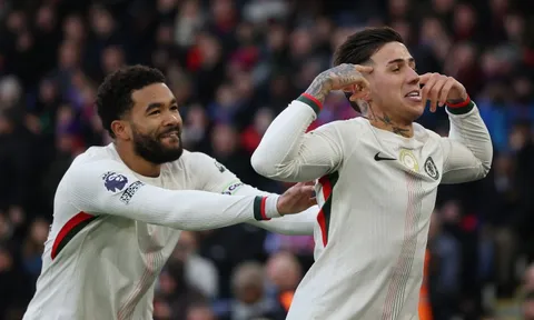 Chelsea đẩy Liverpool khỏi top 4