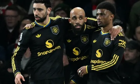 Mbeumo ghi dấu lịch sử trong ngày MU hạ Arsenal