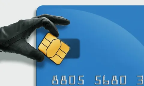 Khuyến cáo thủ đoạn tráo chip trên thẻ ngân hàng để chiếm đoạt tiền