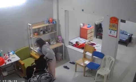 Soi camera, con trai bất ngờ phát hiện mẹ già 90 tuổi nhiều lần bị giúp việc bạo hành