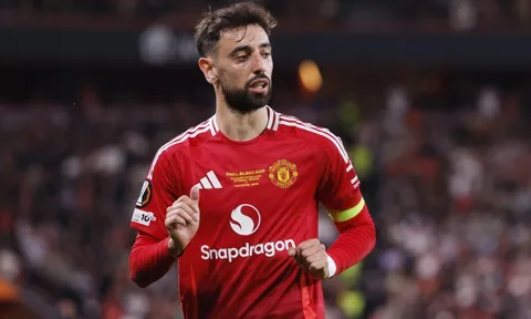 Fernandes khiến MU khó xử