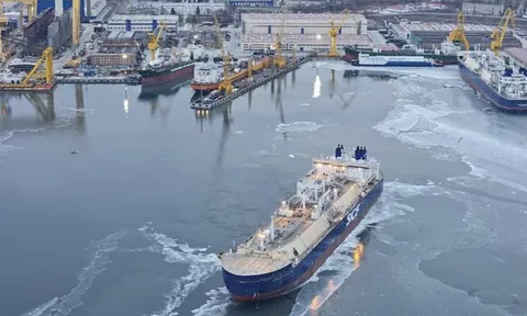 Cột mốc mới với tàu phá băng lớp Arc7 đầu tiên Nga tự đóng