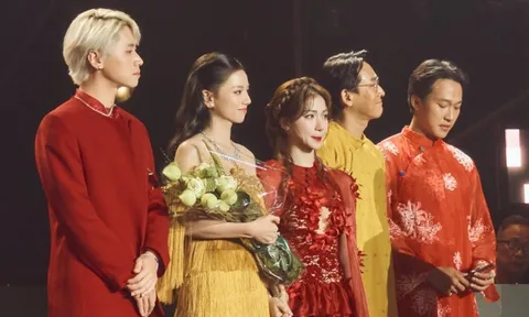 Hòa Minzy nắm chặt tay, 'dính như sam' với sao phim Mưa Đỏ