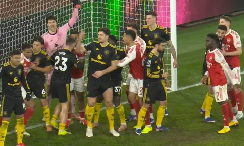 Bức ảnh gây chú ý ở trận MU thắng Arsenal