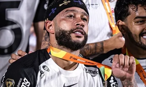 Depay chia tay bóng đá Brazil