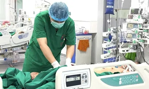 Ăn cỗ xong sốt cao, người đàn ông hôn mê do nhiễm não mô cầu 0