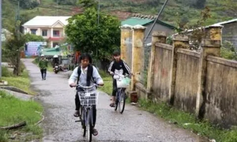 Chắp cánh ước mơ cho học sinh vùng khó: Bắc nhịp cầu đến trường