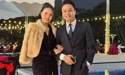 Sao Việt: Hồng Diễm xinh tươi bên Hồng Đăng, Hoa hậu Trần Tiểu Vy 'đẹp không tì vết'