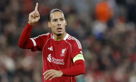 Van Dijk đi vào lịch sử Champions League