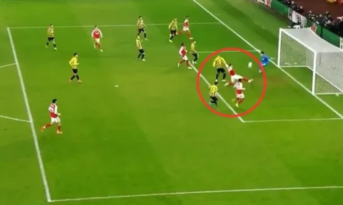 Gyokeres bỏ lỡ gây sốc