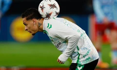 Phong độ đáng kinh ngạc của Antony