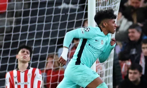 Bàn thắng phút 90+4 làm đảo lộn trật tự Champions League