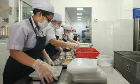 Sở GD&ĐT TPHCM đề nghị siết chặt quản lý đơn vị cung cấp suất ăn cho học sinh