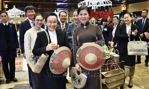 Phu nhân của Tổng Bí thư Tô Lâm cùng Phu nhân của Tổng Bí thư, Chủ tịch nước Lào thăm và hoạt động tại Ninh Bình