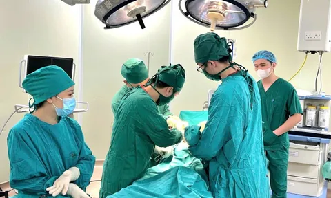 Ca mổ thần tốc 40 phút cứu cụ bà 101 tuổi 0