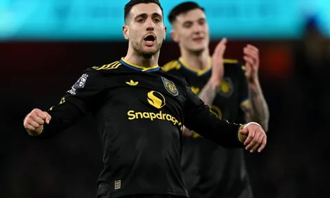 Real Madrid và Bayern Munich tranh giành Dalot