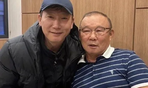 HLV Kim Sang-sik tri ân ông Park Hang-seo