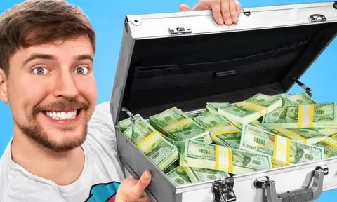 MrBeast hài hước 'hối lộ' thủ môn cả vali tiền mặt để ghi bàn