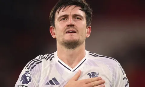 Maguire khiến MU chia rẽ