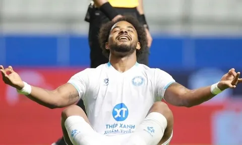 Xuân Son lập cú đúp