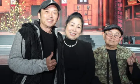 Nghệ sĩ Xuân Hinh phản ứng khi diễn cùng Hoài Linh ngay cận Tết