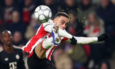 PSV vùi dập Feyenoord, bỏ xa 17 điểm trên đỉnh bảng