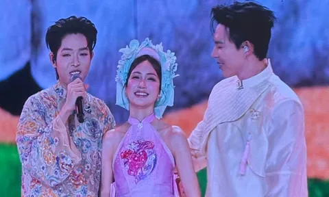 Trực tiếp fan concert Hòa Minzy: 'Sít rịt' gọi tên dàn hậu đình đám, 'Gia đình Hoa dâm bụt' tái hợp đầy xúc động