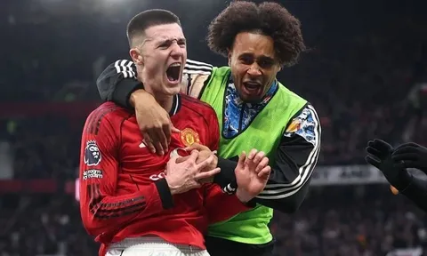Sesko tỏa sáng ở phút bù giờ, đưa MU trở lại top 4