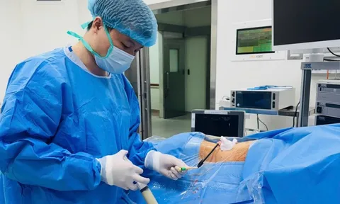 Chuyến bay đêm đưa người đàn ông nguy kịch về nước mổ thận giành sự sống 0