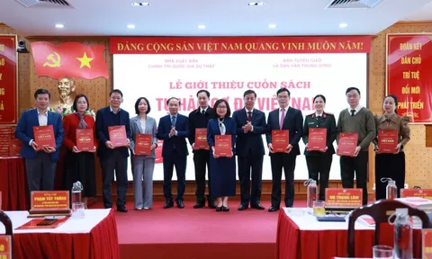 Ra mắt cuốn sách 'Tự hào cơ đồ Việt Nam'