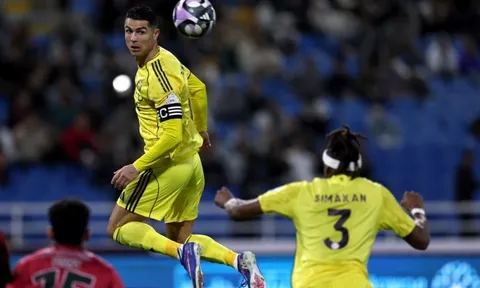 Ronaldo gây bão, MU xuất hiện trong đồn đoán