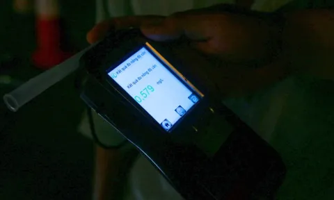 Uống 5 chén rượu, bao lâu thì hết cồn? 0