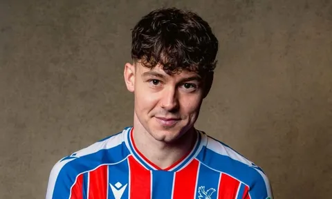 Palace nổ 'bom tấn' đắt kỷ lục