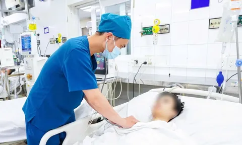 Nam sinh nguy kịch do biến chứng hiếm gặp của sốt xuất huyết 0