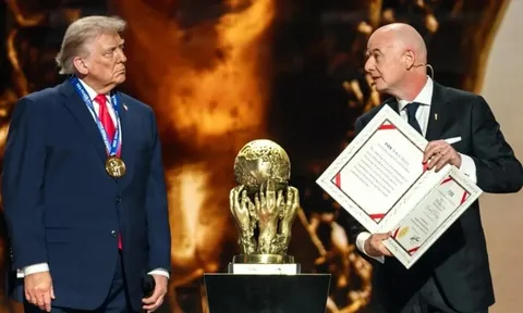 Chủ tịch FIFA lên tiếng về giải thưởng tranh cãi của ông Trump