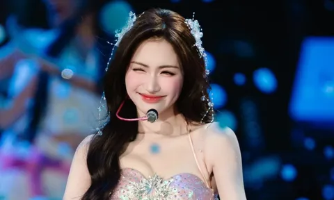 Hòa Minzy tặng tiền khán giả ngay sau fan concert, con số gây bất ngờ